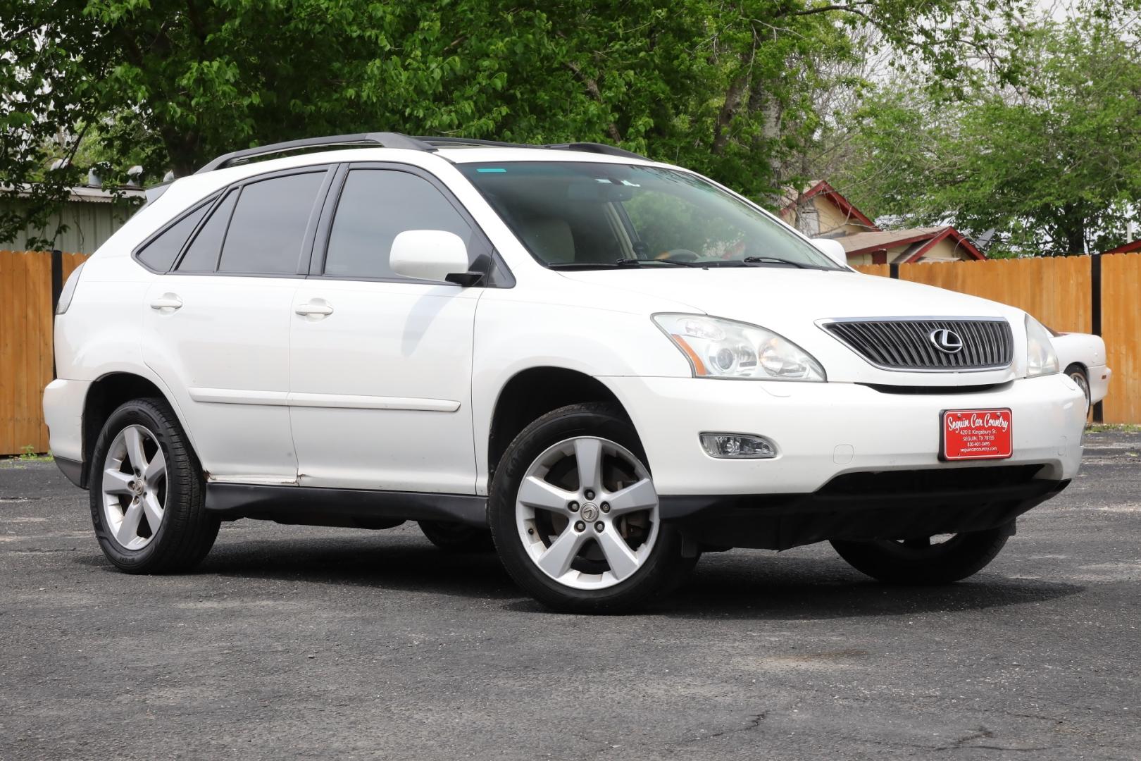 2007 WHITE LEXUS RX 350 FWD (2T2GK31U77C) with an 3.5L V6 DOHC 24V engine, 5-SPEED AUTOMATIC transmission, located at 420 E. Kingsbury St., Seguin, TX, 78155, (830) 401-0495, 29.581060, -97.961647 - Photo#0